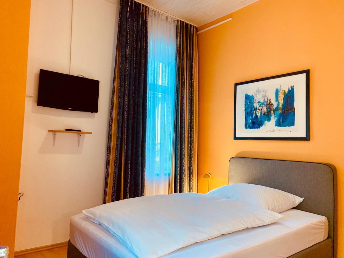 Hotel Gasthaus Zur Eule โคโลญ ภายนอก รูปภาพ